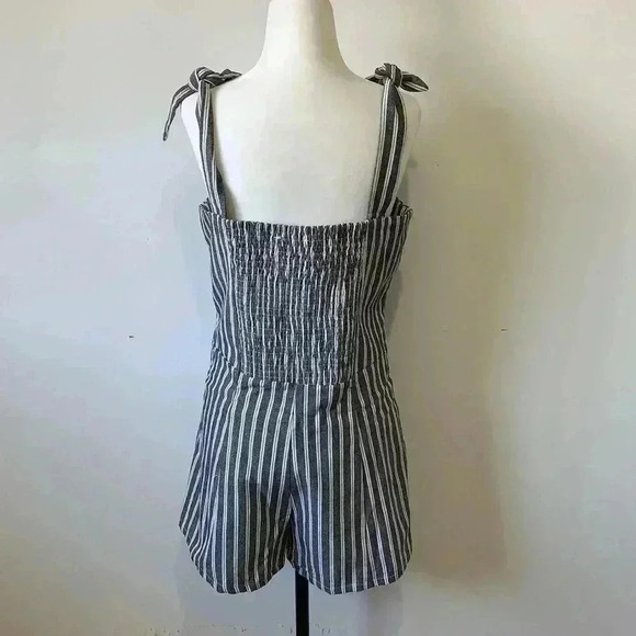 ♥️BNWT Heartloom sleeveless romper size S - Picture 2 of 3